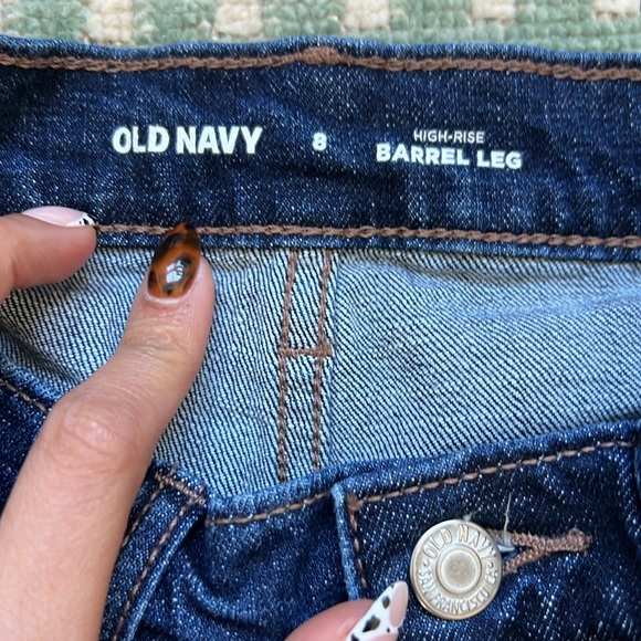 Old Navy High Rise Barrel Leg Jeans - Picture 6 of 9